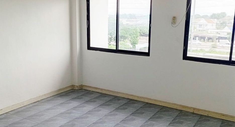 Local comercial en alquiler y en venta de 3 habitaciones en Taling Chan, Bangkok