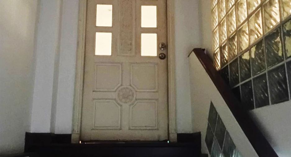 Local comercial en alquiler y en venta de 3 habitaciones en Taling Chan, Bangkok