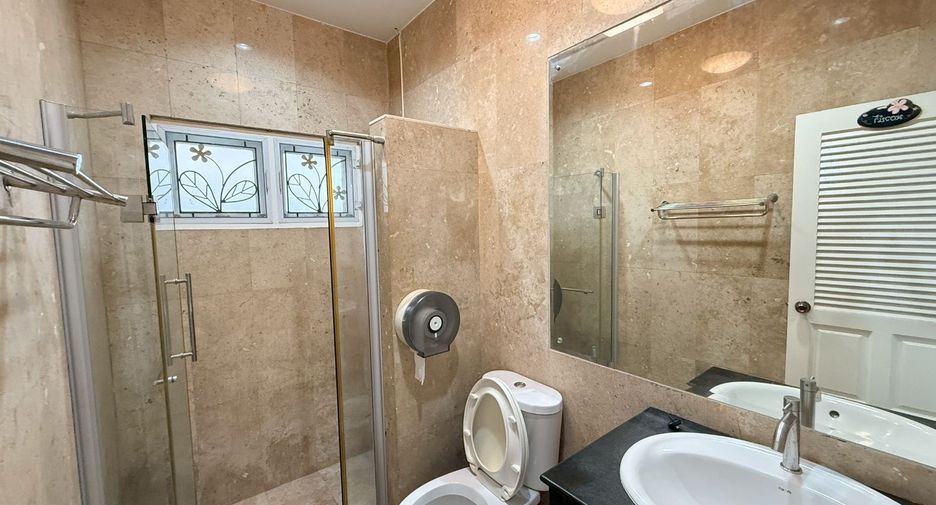 For rent and for sale 5 bedrooms house in Mueang Chiang Mai, Chiang Mai