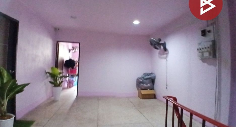 Local comercial en venta de 12 habitaciones en Bang Khun Thian, Bangkok