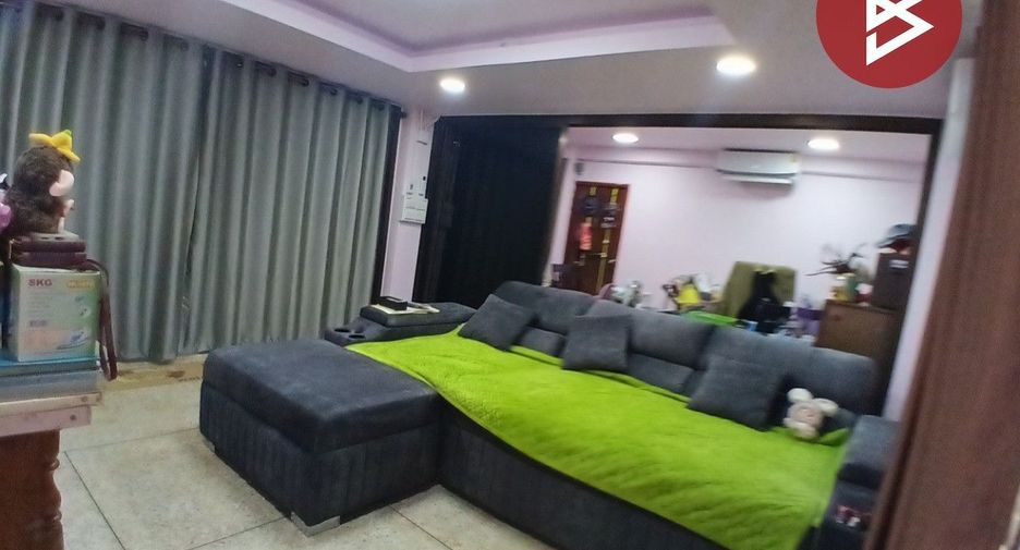 Local comercial en venta de 12 habitaciones en Bang Khun Thian, Bangkok