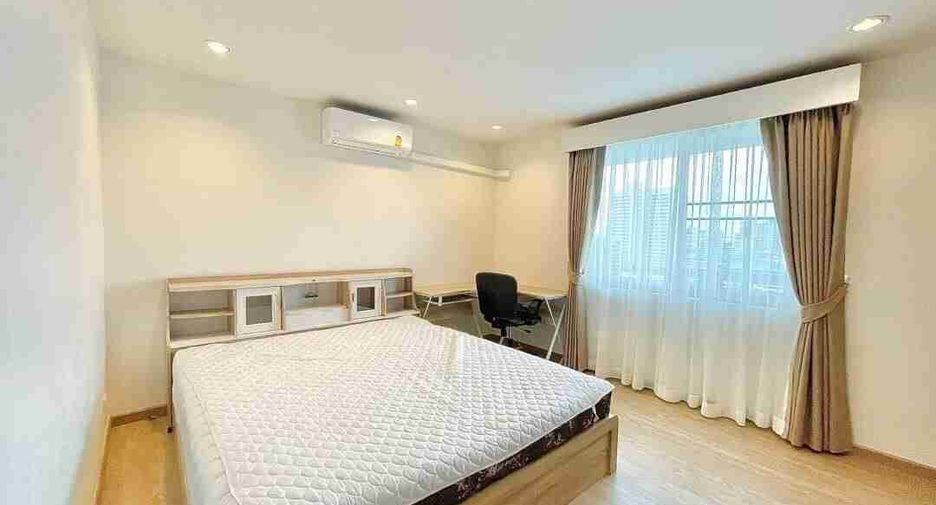 Condo en venta y en alquiler de 3 habitaciones en Watthana, Bangkok