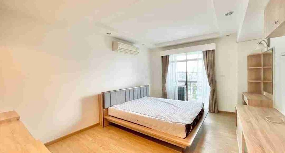 Condo en venta y en alquiler de 3 habitaciones en Watthana, Bangkok