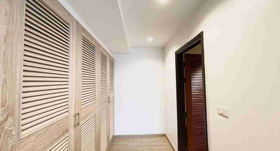 Condo en venta y en alquiler de 3 habitaciones en Watthana, Bangkok