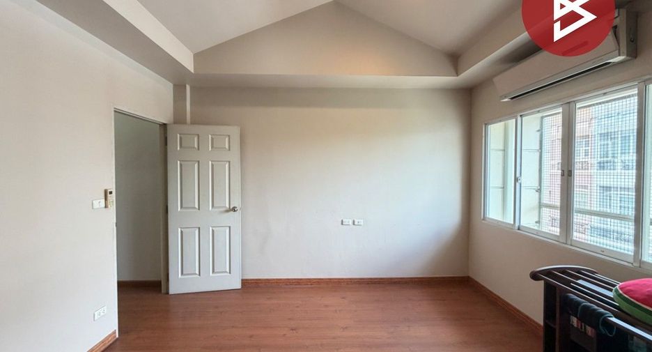 Casa adosada en venta de 4 habitaciones en Bueng Kum, Bangkok