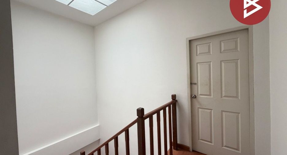 Casa adosada en venta de 4 habitaciones en Bueng Kum, Bangkok