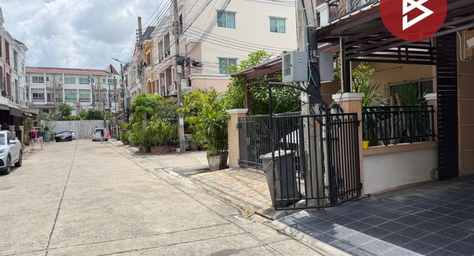 Casa adosada en venta de 4 habitaciones en Bueng Kum, Bangkok