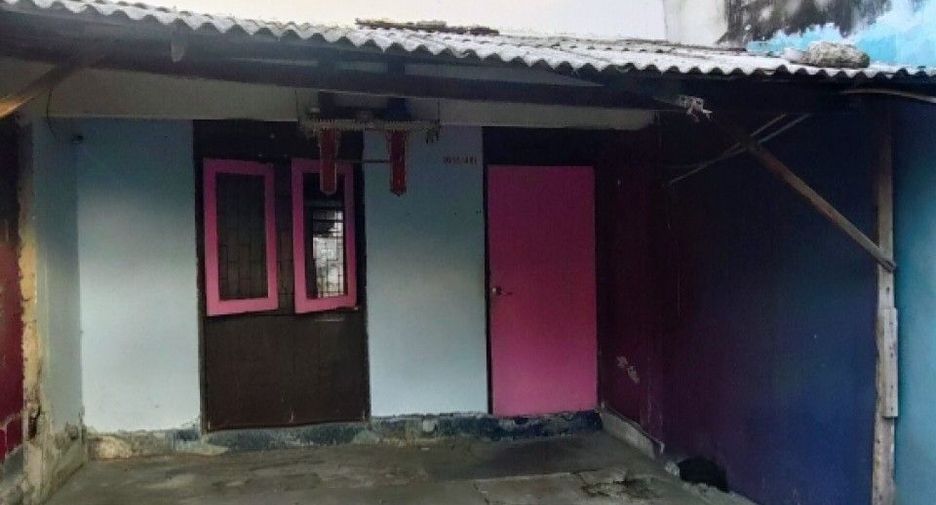 For sale 2 bedrooms townhouse in Mueang Samut Prakan, Samut Prakan
