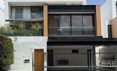 Casa en venta de 4 habitaciones en Bang Kapi, Bangkok