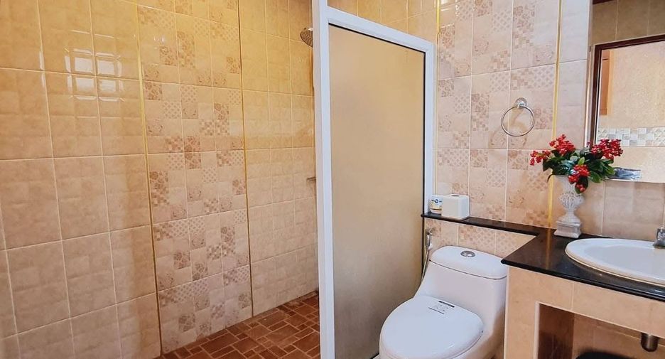 À louer et à vendre 5 chambres villa à Huay Yai, Pattaya