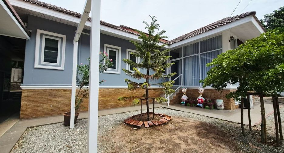 À louer et à vendre 5 chambres villa à Huay Yai, Pattaya
