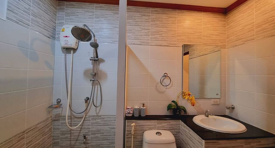 À louer et à vendre 5 chambres villa à Huay Yai, Pattaya