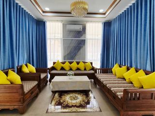 Villa en alquiler y en venta de 5 habitaciones en Bang Lamung, Chonburi