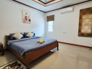 Villa en alquiler y en venta de 5 habitaciones en Bang Lamung, Chonburi