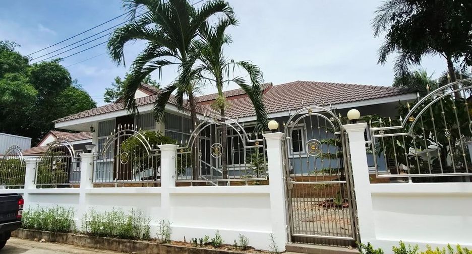 À louer et à vendre 5 chambres villa à Huay Yai, Pattaya