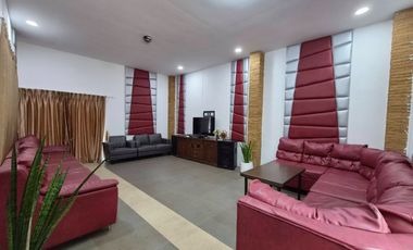 À louer et à vendre 5 chambres villa à Huay Yai, Pattaya