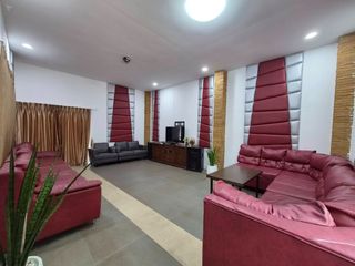 Villa en alquiler y en venta de 5 habitaciones en Bang Lamung, Chonburi
