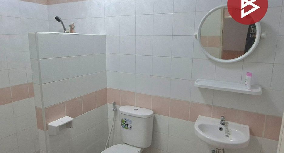 For sale 2 bedrooms townhouse in Mueang Chon Buri, Chonburi