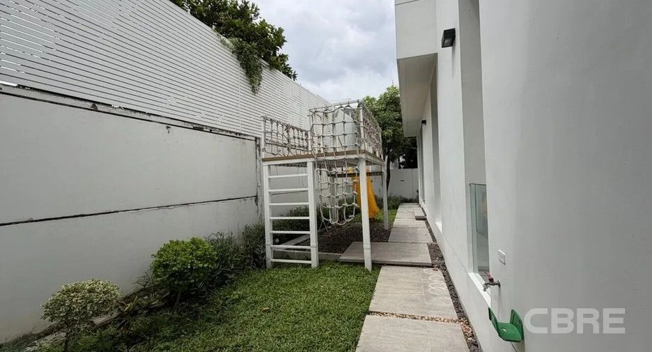 À louer et à vendre 4 chambres maison à Bueng Kum, Bangkok