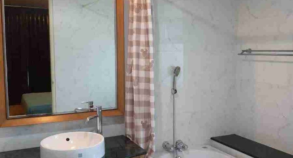 For sale そして for rent 2 ベッドルーム condo in Watthana, Bangkok