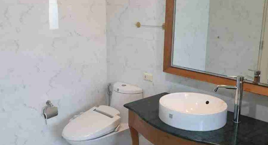 For sale そして for rent 2 ベッドルーム condo in Watthana, Bangkok