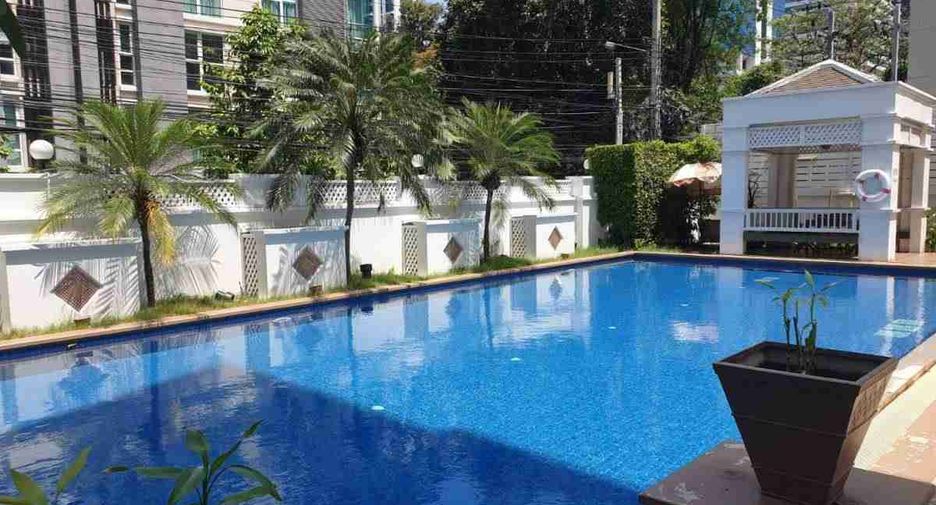 For sale そして for rent 2 ベッドルーム condo in Watthana, Bangkok