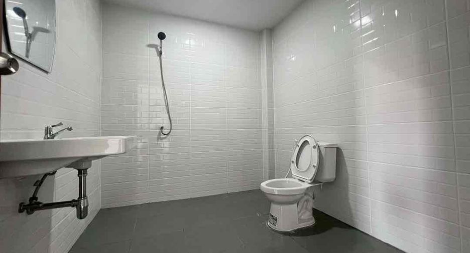 Local comercial en alquiler de 3 habitaciones en Lam Luk Ka, Pathum Thani