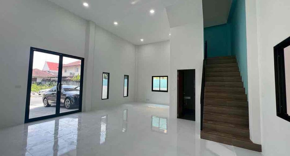 Local comercial en alquiler de 3 habitaciones en Lam Luk Ka, Pathum Thani