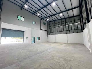 Local comercial en alquiler de 3 habitaciones en Lam Luk Ka, Pathum Thani