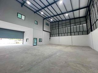 Local comercial en alquiler de 3 habitaciones en Lam Luk Ka, Pathum Thani