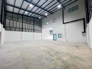 Local comercial en alquiler de 3 habitaciones en Lam Luk Ka, Pathum Thani