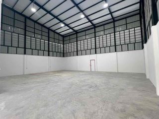 Local comercial en alquiler de 3 habitaciones en Lam Luk Ka, Pathum Thani