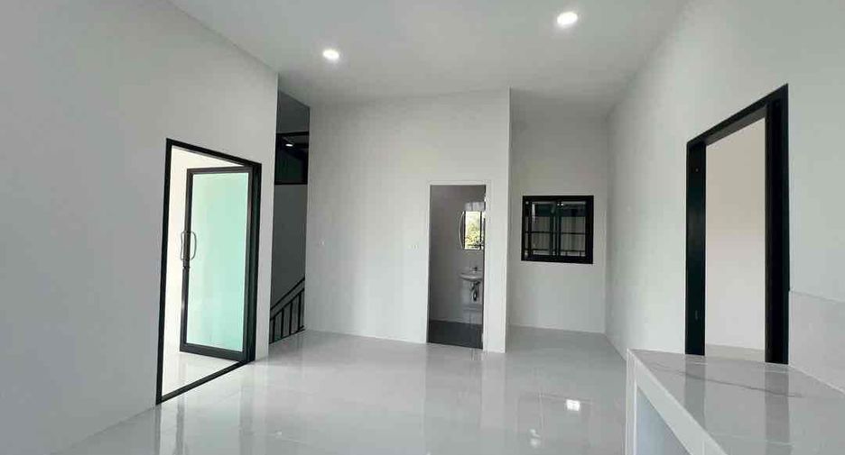 Local comercial en alquiler de 3 habitaciones en Lam Luk Ka, Pathum Thani