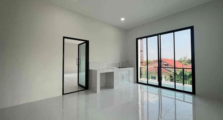 Local comercial en alquiler de 3 habitaciones en Lam Luk Ka, Pathum Thani
