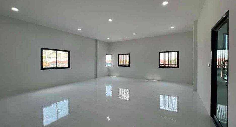 Local comercial en alquiler de 3 habitaciones en Lam Luk Ka, Pathum Thani