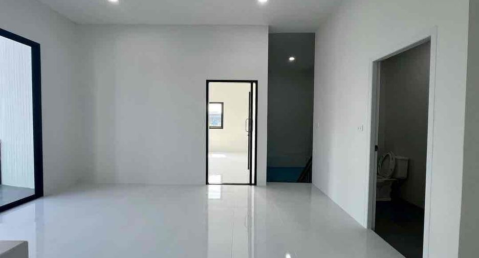 Local comercial en alquiler de 3 habitaciones en Lam Luk Ka, Pathum Thani