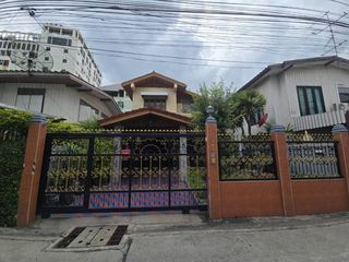 Haus zum Kauf mit 3 Zimmer in Phra Khanong, Bangkok