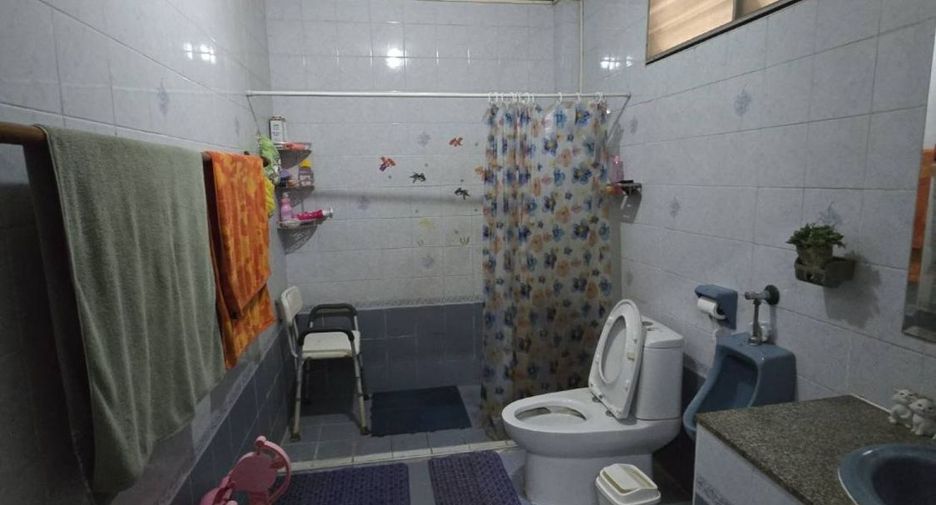 Haus zum Kauf mit 3 Zimmer in Phra Khanong, Bangkok