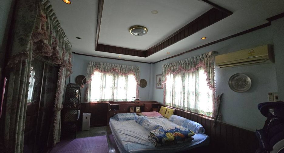 Haus zum Kauf mit 3 Zimmer in Phra Khanong, Bangkok
