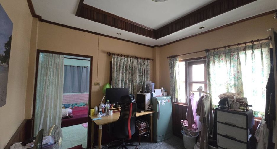 Haus zum Kauf mit 3 Zimmer in Phra Khanong, Bangkok