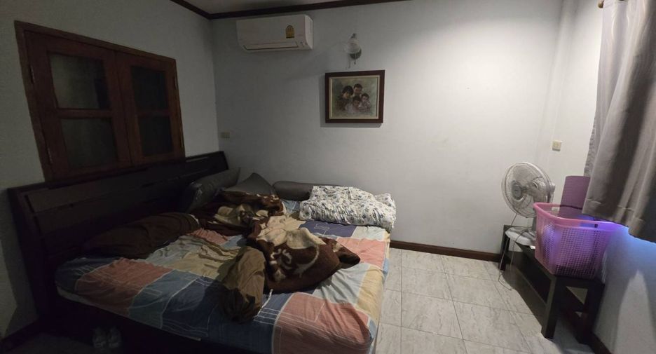 Haus zum Kauf mit 3 Zimmer in Phra Khanong, Bangkok