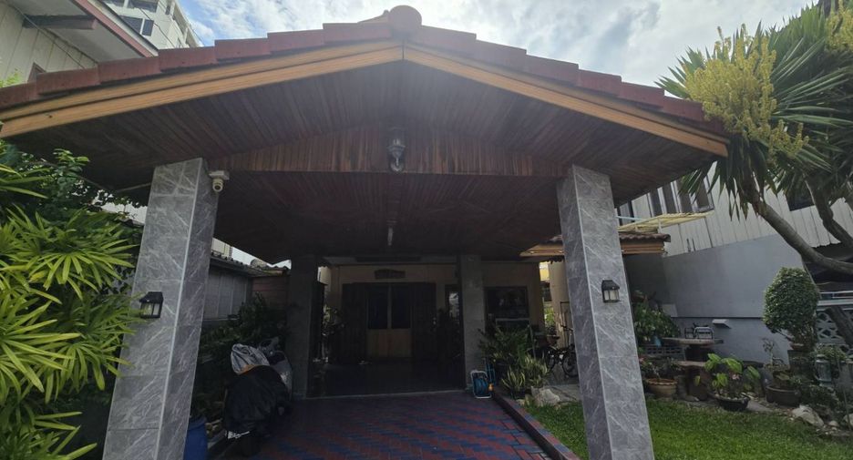 Haus zum Kauf mit 3 Zimmer in Phra Khanong, Bangkok