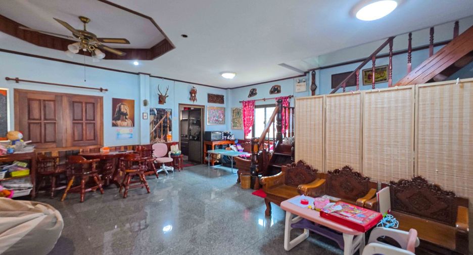 出售 3 卧室 独立屋 在 Phra Khanong, 曼谷