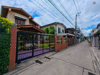 出售 3 卧室 独立屋 在 Phra Khanong, 曼谷