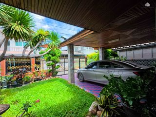 出售 3 卧室 独立屋 在 Phra Khanong, 曼谷