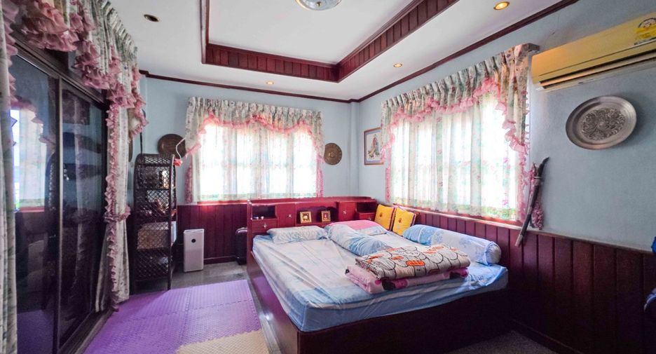 出售 3 卧室 独立屋 在 Phra Khanong, 曼谷