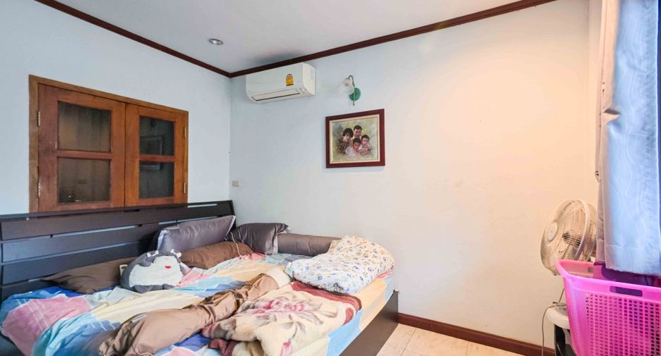 出售 3 卧室 独立屋 在 Phra Khanong, 曼谷