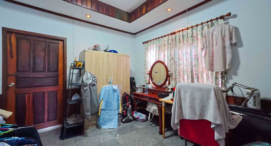 出售 3 卧室 独立屋 在 Phra Khanong, 曼谷