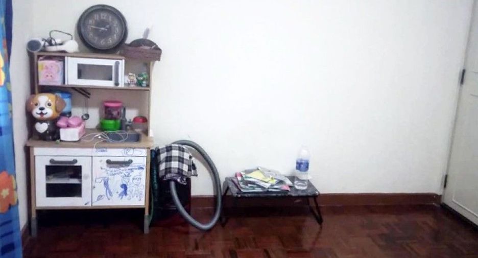 For sale 3 ベッドルーム townhouse in Bang Nam Priao, Chachoengsao