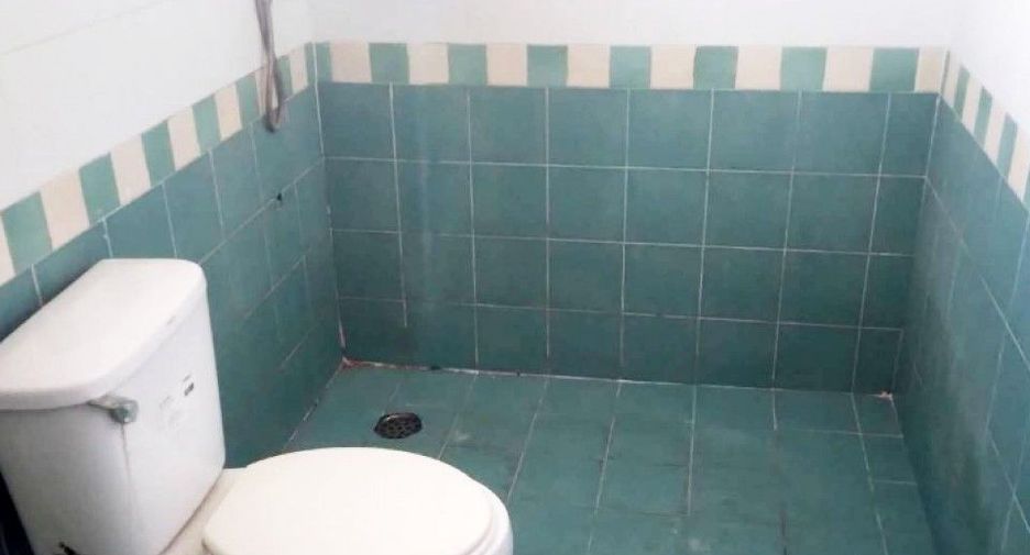 For sale 3 ベッドルーム townhouse in Bang Nam Priao, Chachoengsao
